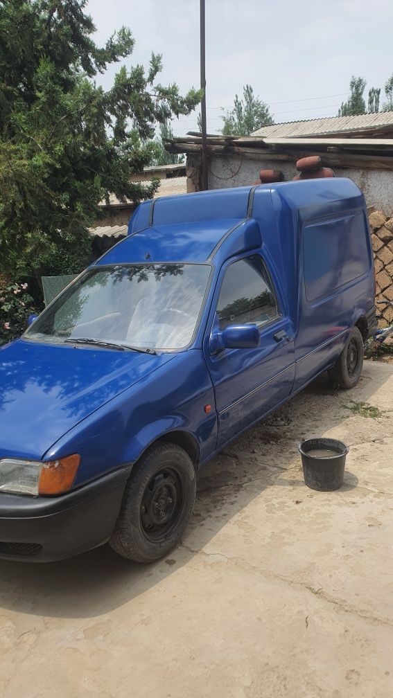 Ford mashinasi moshina  salarkada yuradi