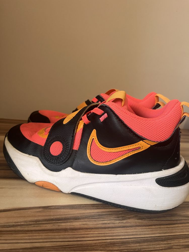 NIKE TEAM HUSTLE D 11 GS Basketball Shoes