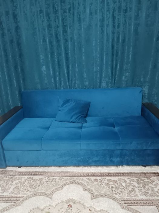 Продам диван велюровый