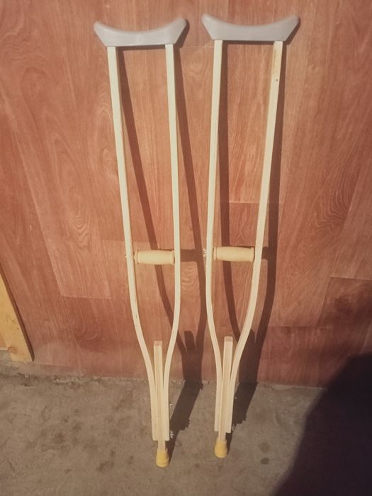 Продам инвалидную коляску костыли