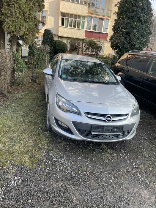 Vând Opel Astra J