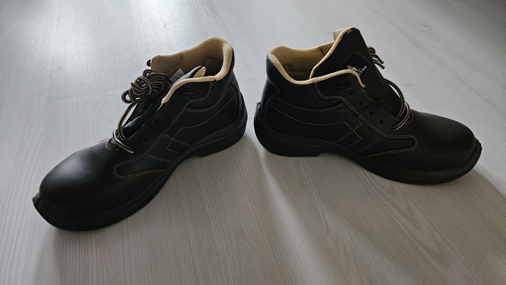 Работни обувки с бомбе