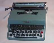 Vând mașină de scris Olivetti