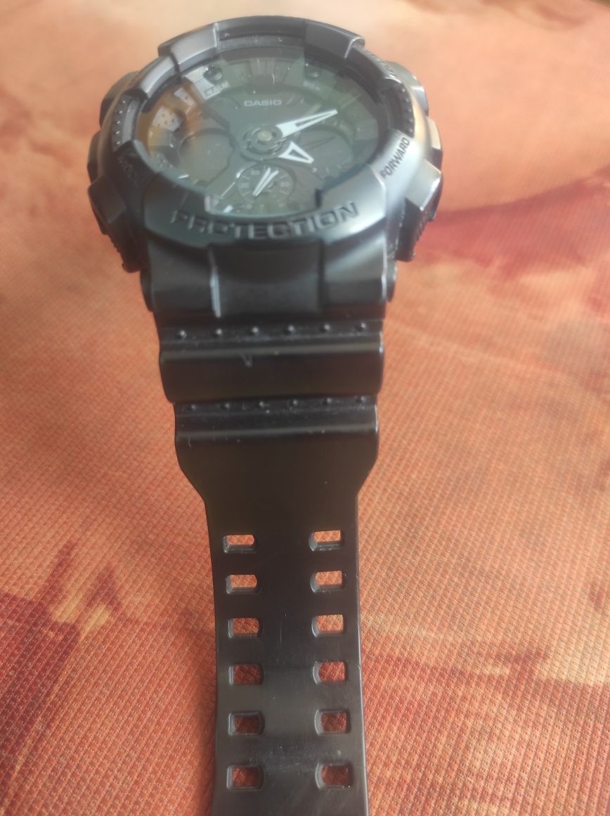 Продавам часовник Casio GA 120BB