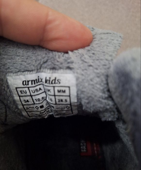 Продаю ботинки утеплённые для девочки.