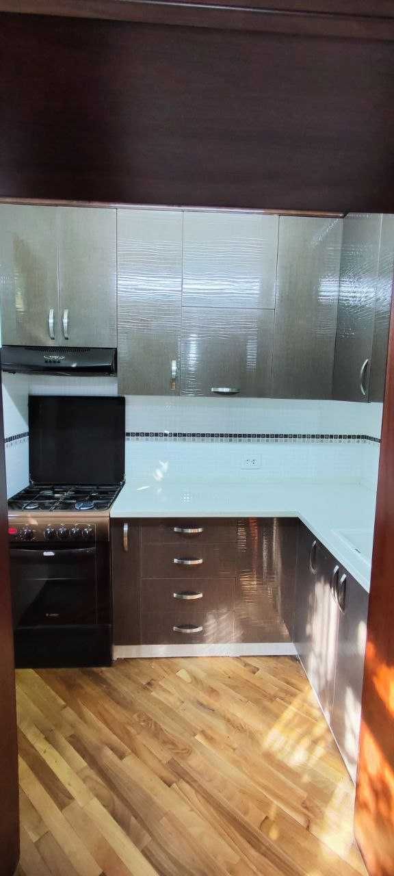 м.Буюк Ипак Йули ул.Поленова банковский дом 4-комн 2/4 126 м² ремонт