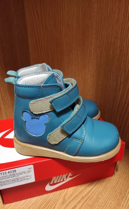 Vând ghetuțe ortopedice din piele naturală, nr 22