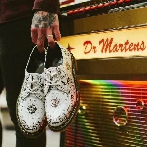 Hugo Boss, Dr Martens, Fratelli Millioreti, номер 43