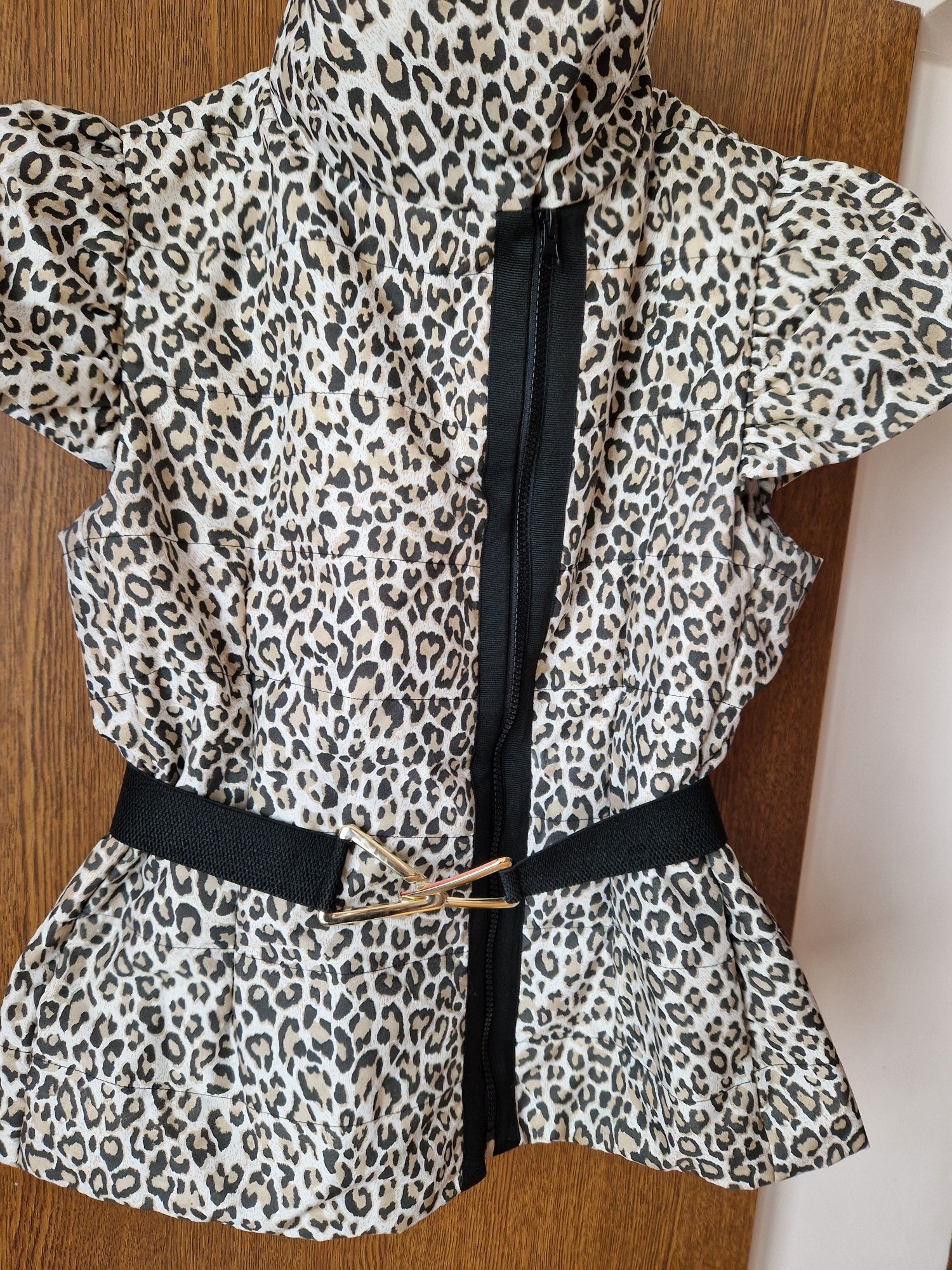 Veste de faș Concept a Trois, măr.M-L, noi,cu etichetă,