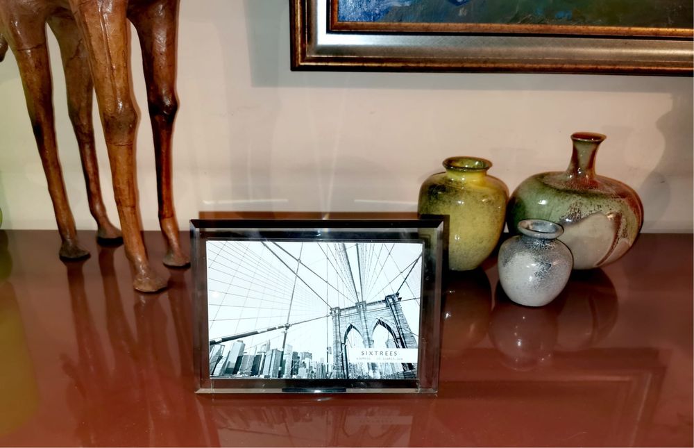 Красива стъклена рамка за снимки с черен плюш луксозна размери 13 х 18