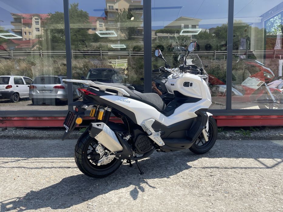 Scuter TNT XCO 125 cc-Nou-Abs-keyless go-apple carplay