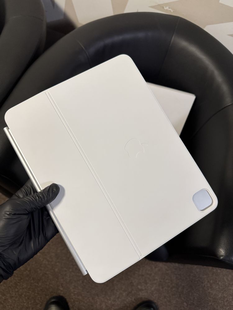iPad Pro 13 - inch Magic Keyboard White British / Nouă originală