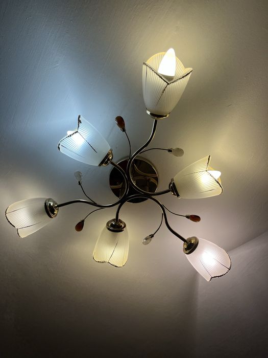 Продам красивую люстру