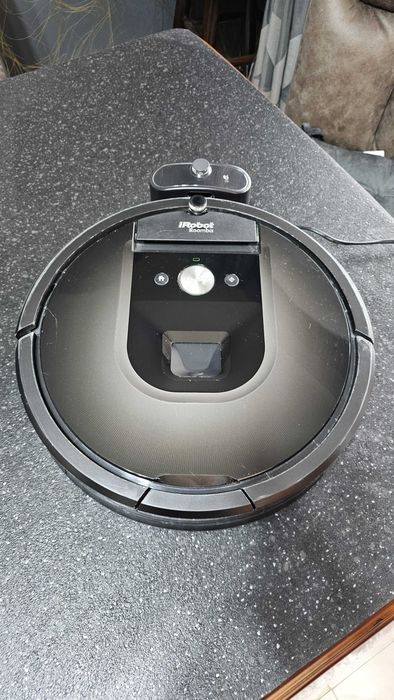 Продавам iRobot model: Roomba 980