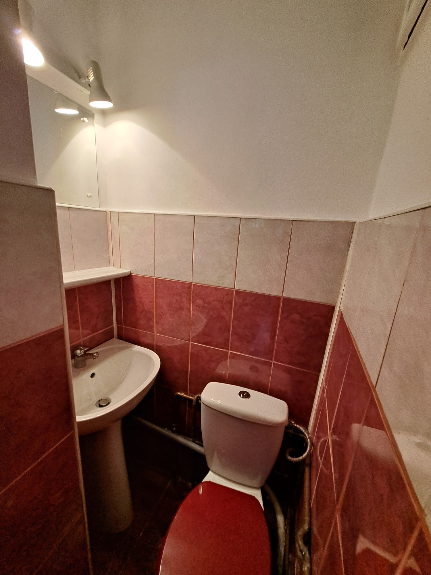 Stefan cel Mare, inchiriez ap 3  camere decomandat+terasa +loc parcare