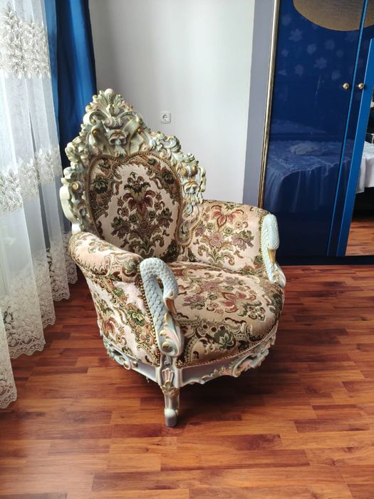 Продам Винтажное кресло в отличном исполнении и состоянии!