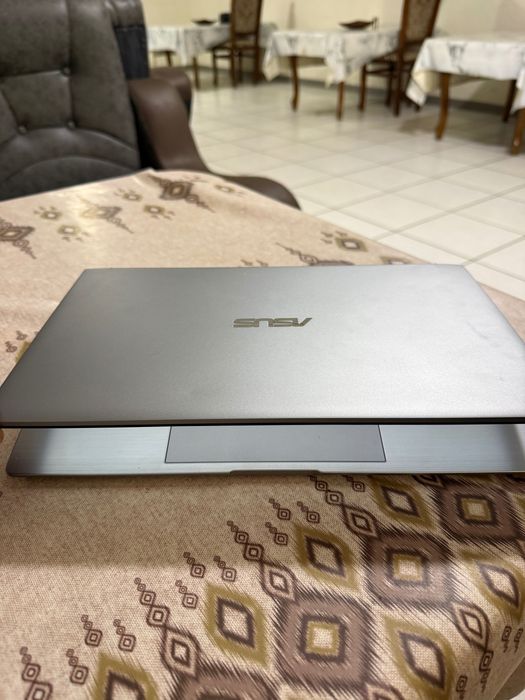 Asus zenbook holati yaxshi 300$ kelishamiz yana