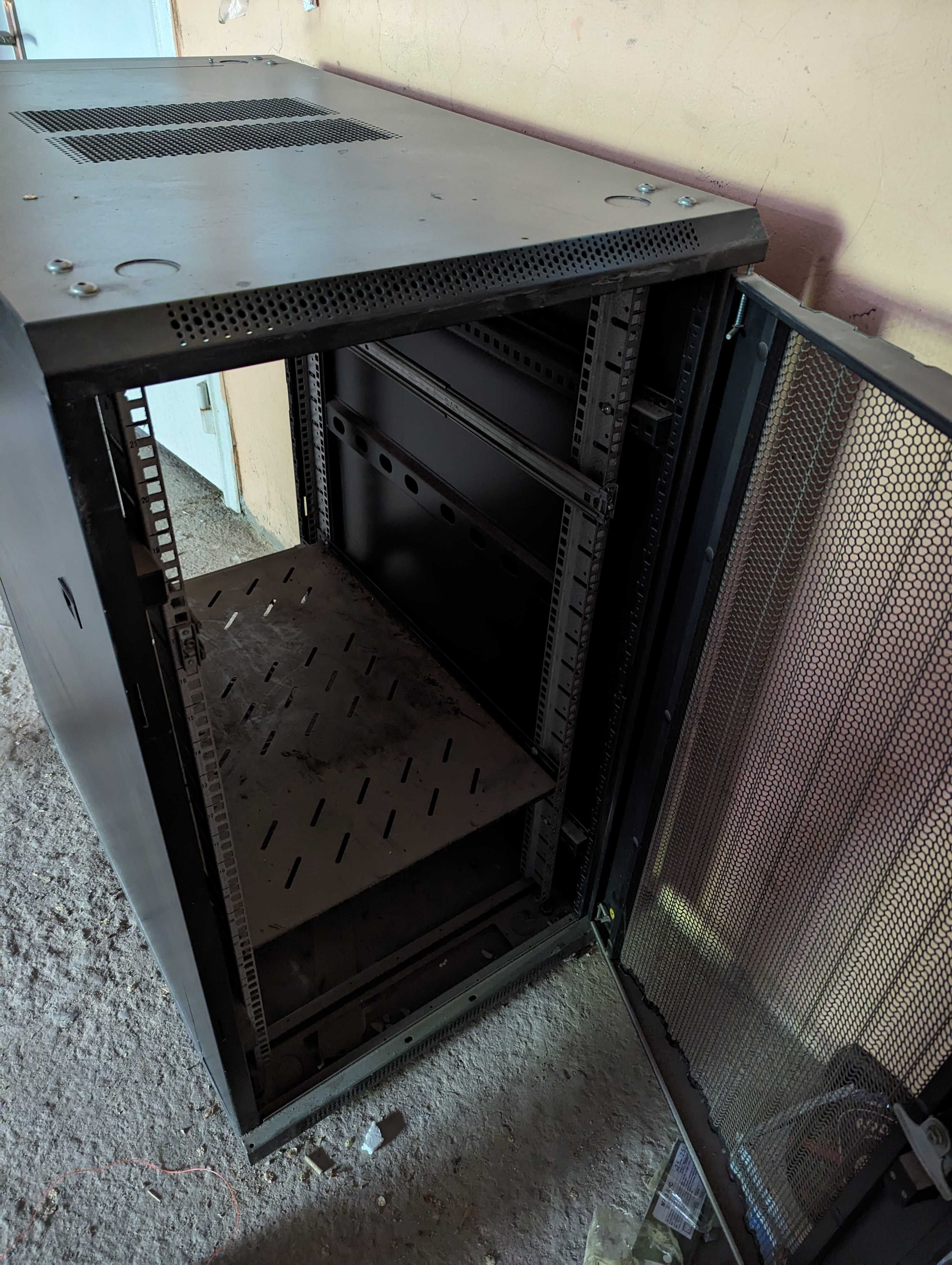 Сервер HP ProLiant DL360e gen8 и серверный шкаф 22U
