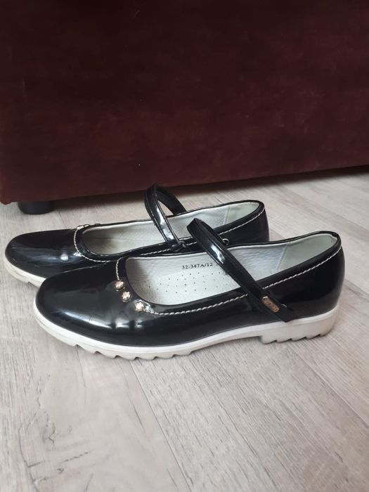 Туфли чёрные и синий