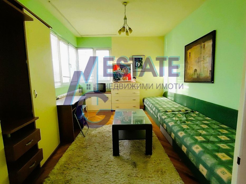 Двустаен апартамент с отделна кухня в жк.Лазур, гр.Бургас