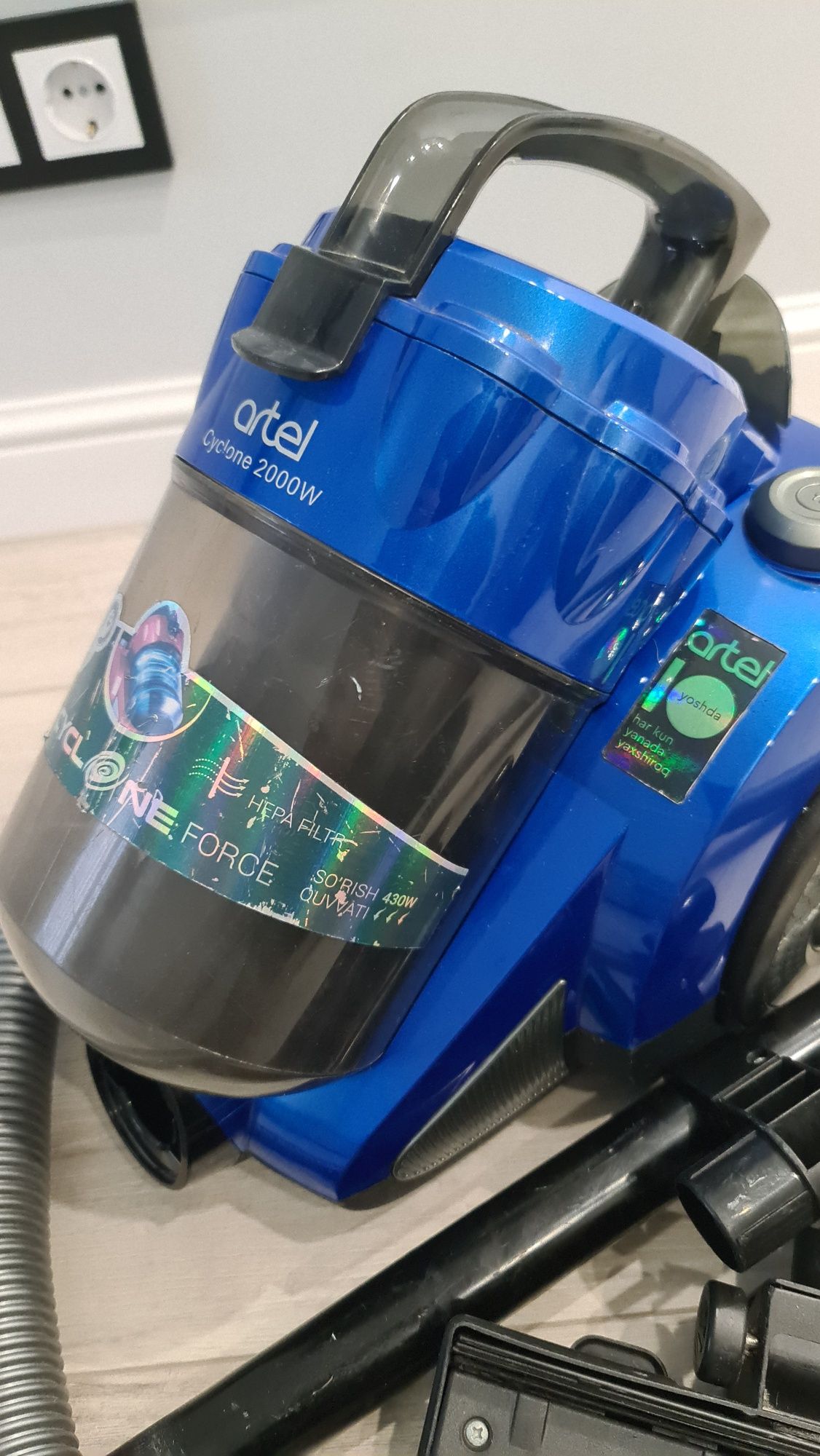 Продаётся пылесос Artel cyclone 2000w