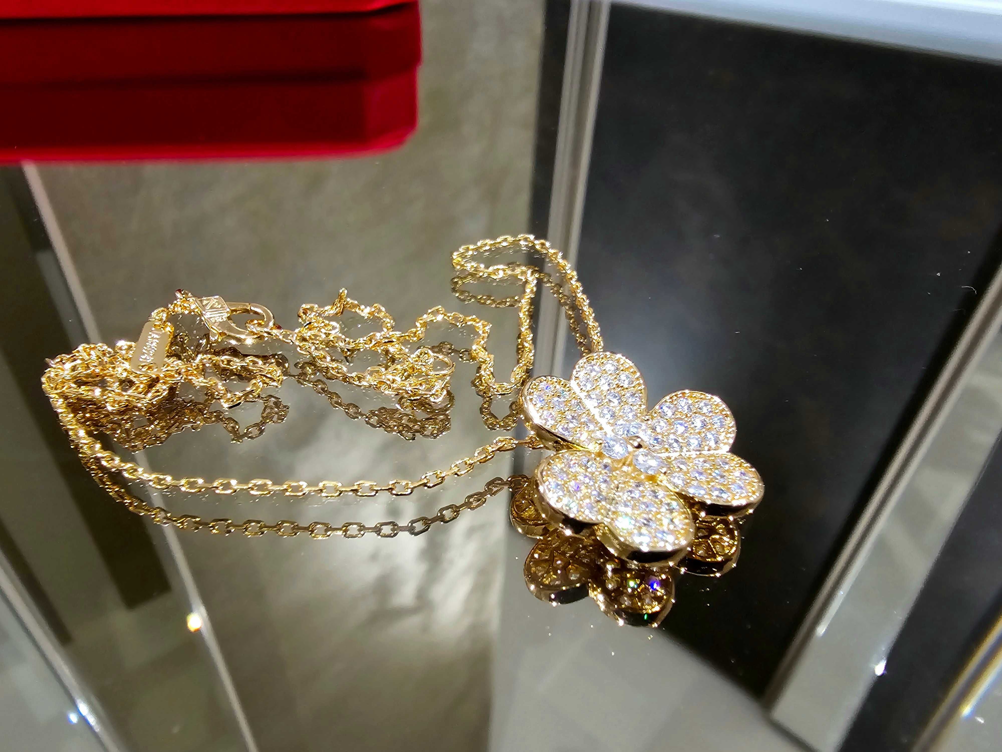 Van Cleef & Arpels VCA Rose Frivole Large Diamond Clover Дамско Колие