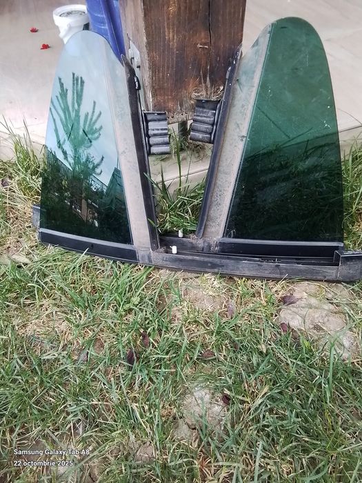 Vând boxe , geamuri , macara , ornament lateral ușă pasat cc 2011