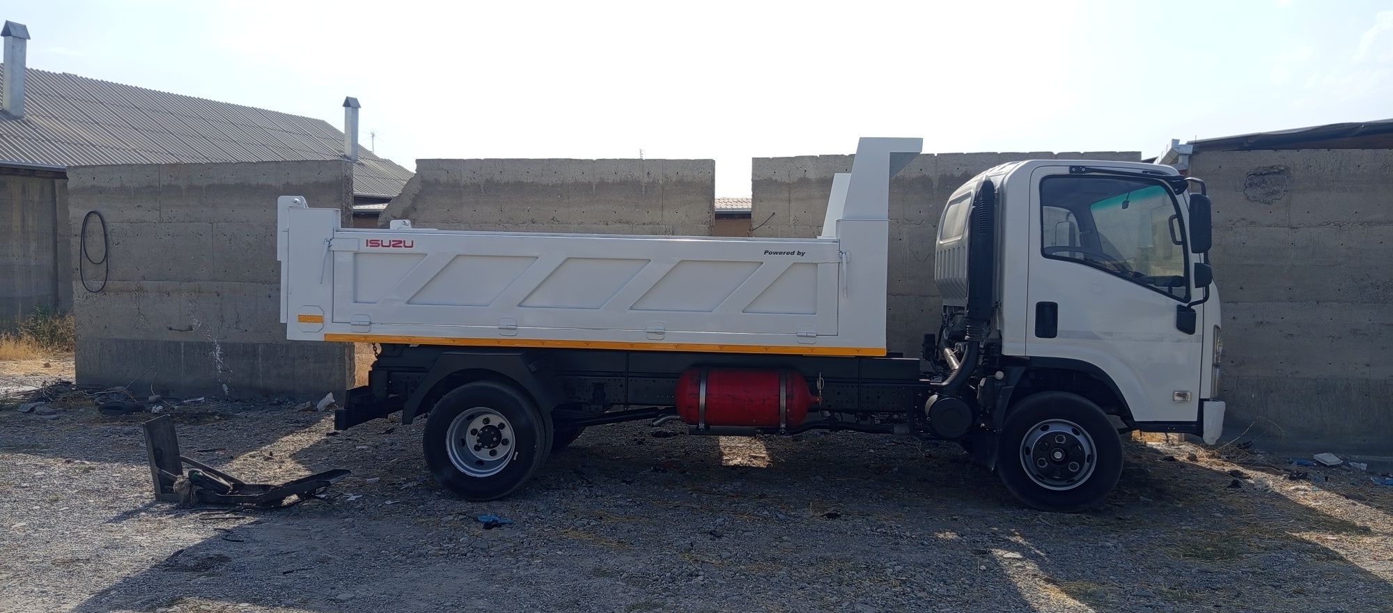 Isuzu samasval sotiladi