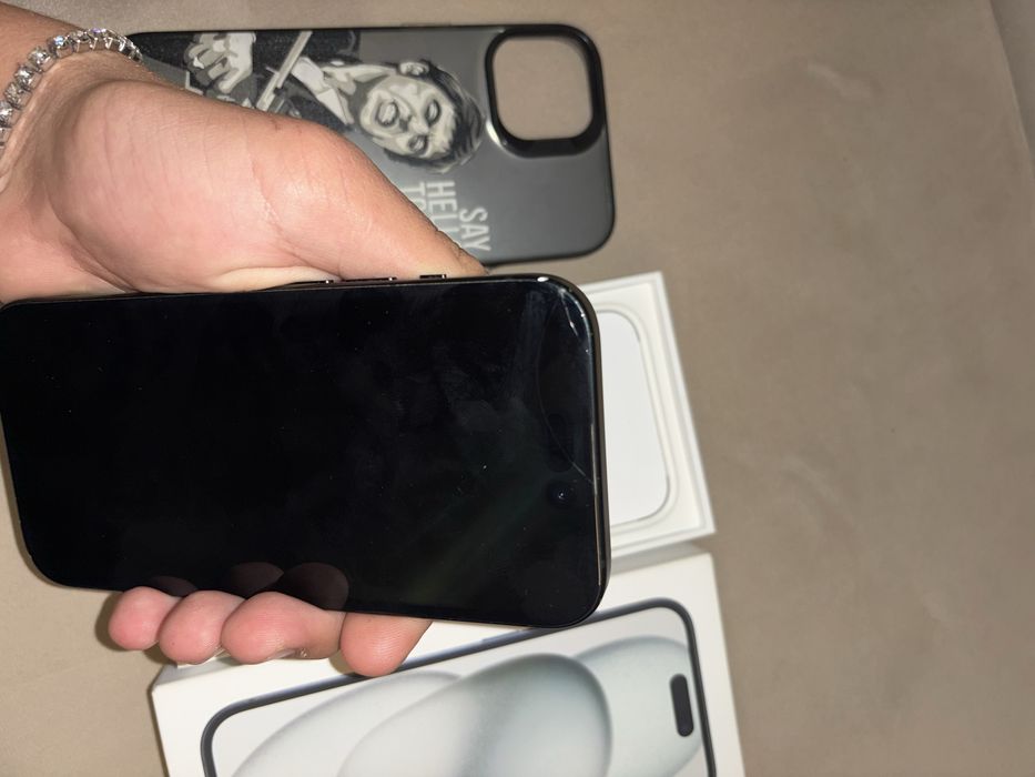 Vand iPhone 15 sanatate 90%