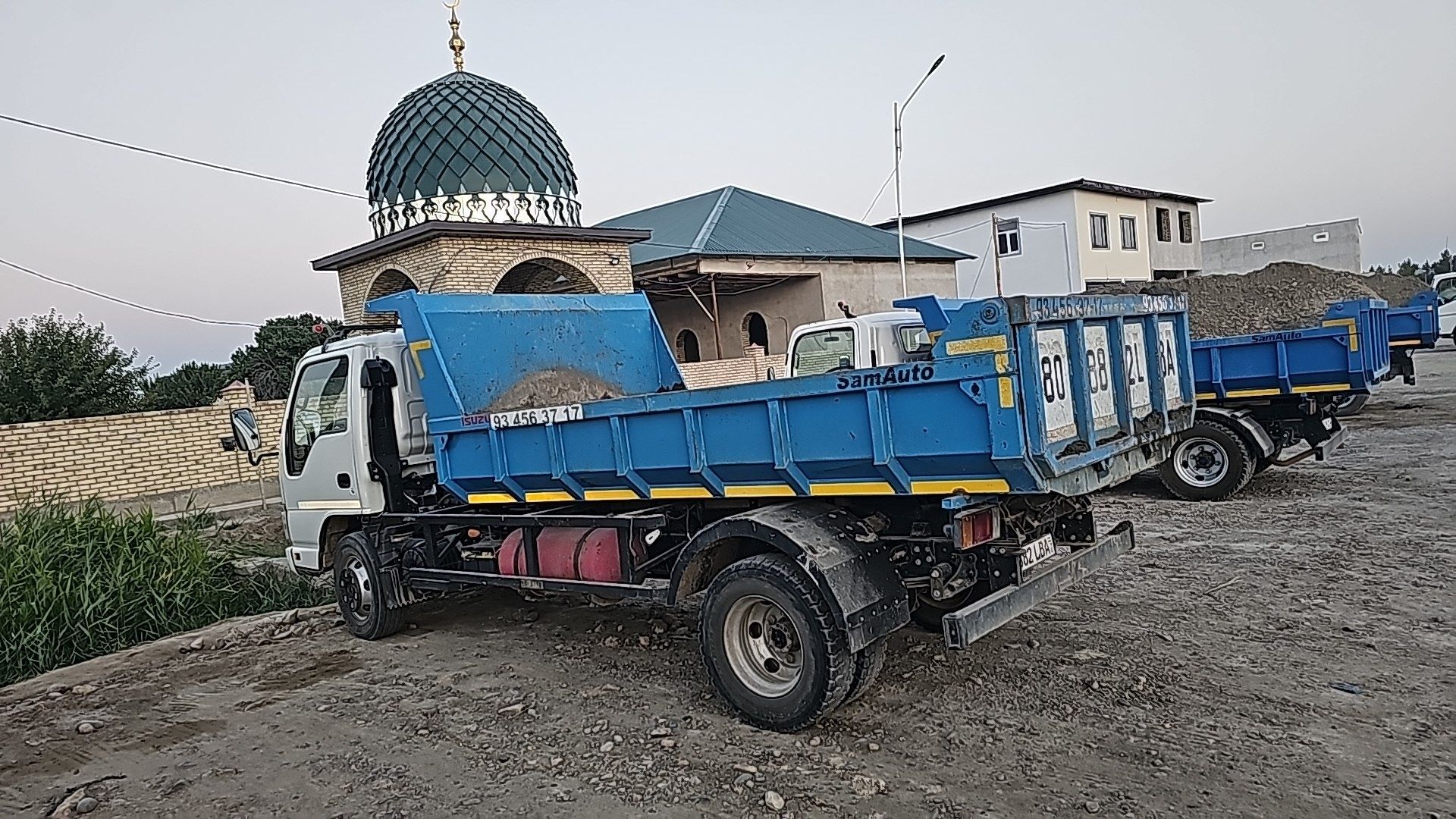 Isuzu  sotiladi nqr 71