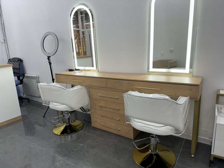 Продам зеркало с подсветкой. В отличном состоянии, б/у. 2 штуки