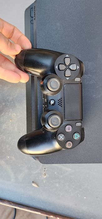 Vând Playstation 4 Slim 1TB