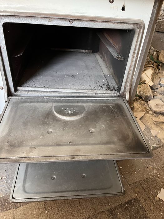 Стара готварска печка на дърва Металургия