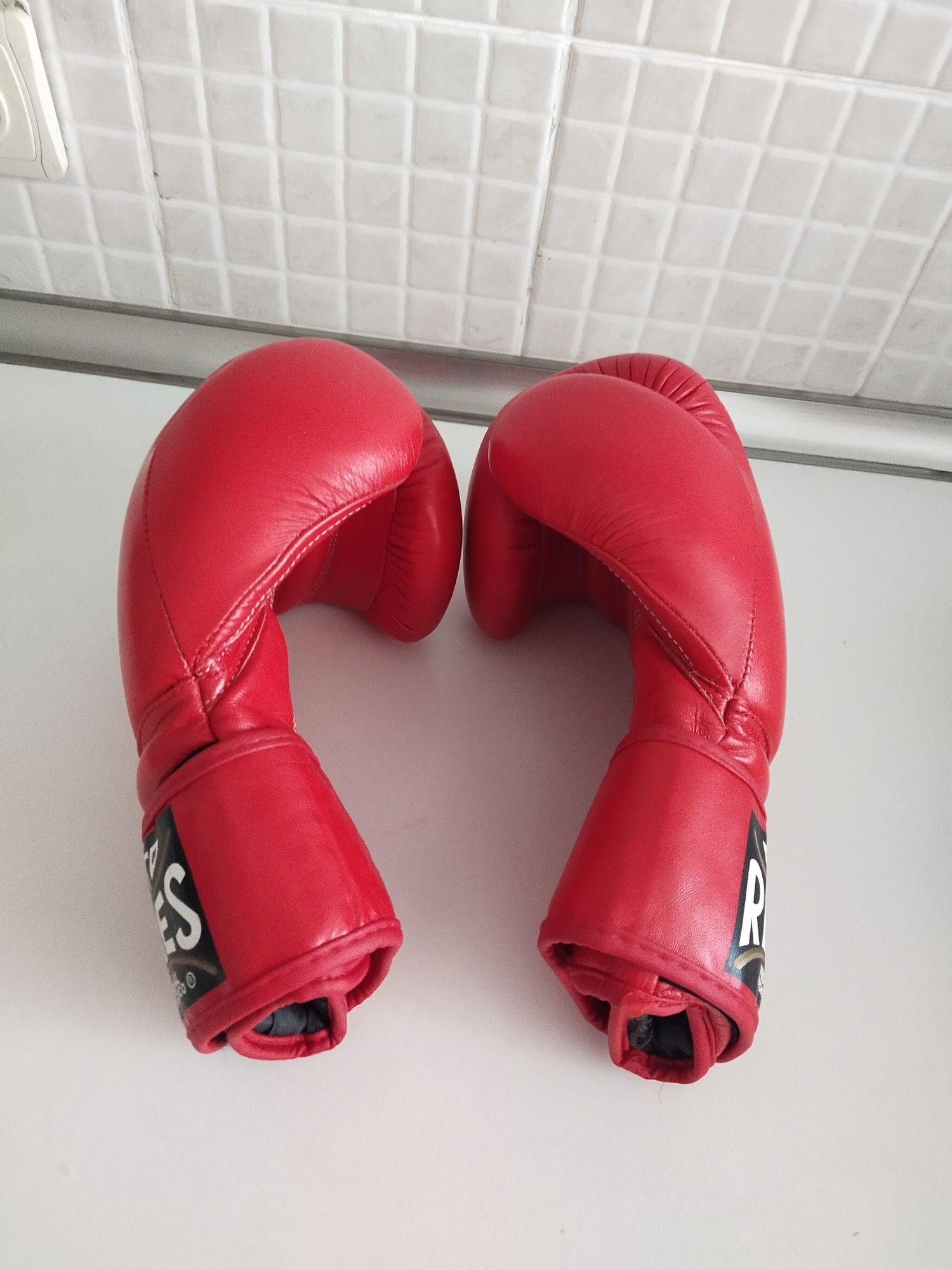 Срочно продам боксерские перчатки Cleto Reyes