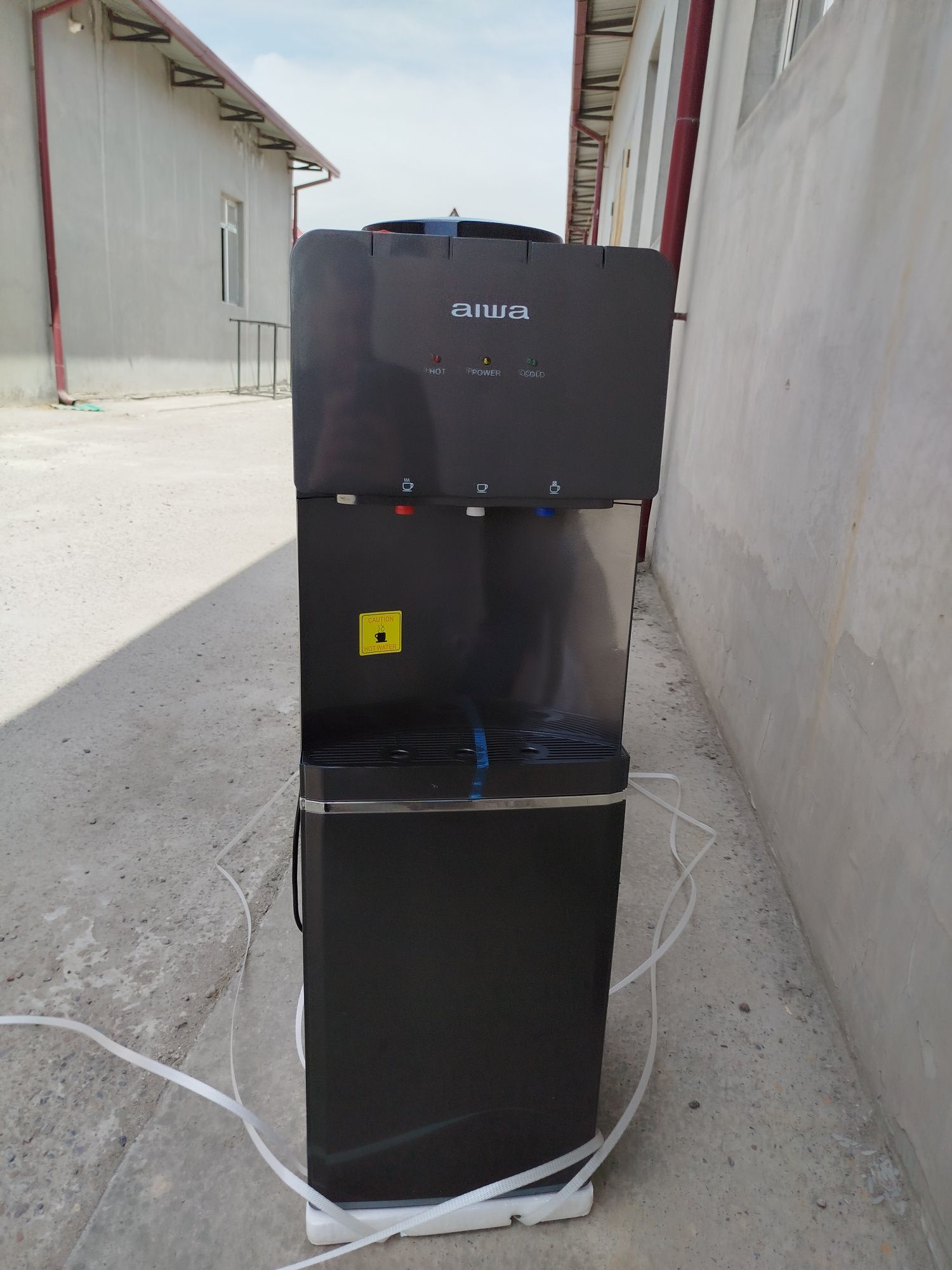 Кулер для воды Aiwa Express с холодильником