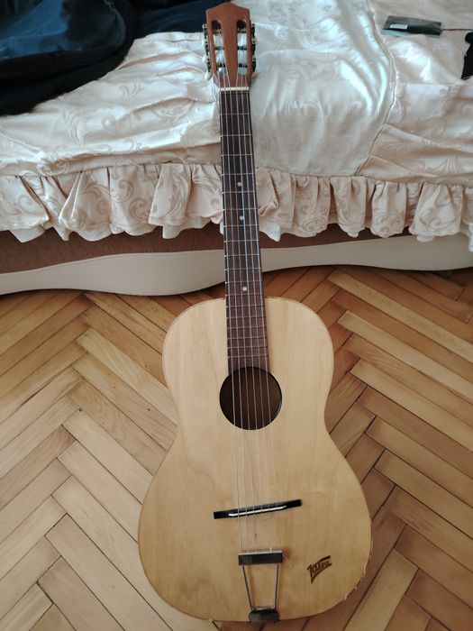 Vând chitara clasica pentru incepatori