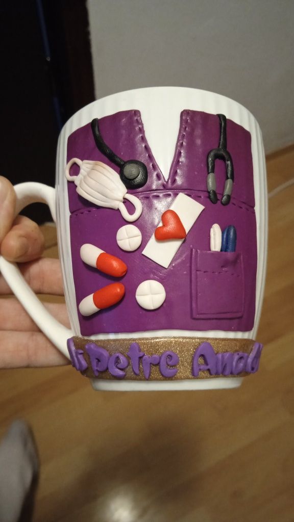 Căni personalizate pentru doctorițe