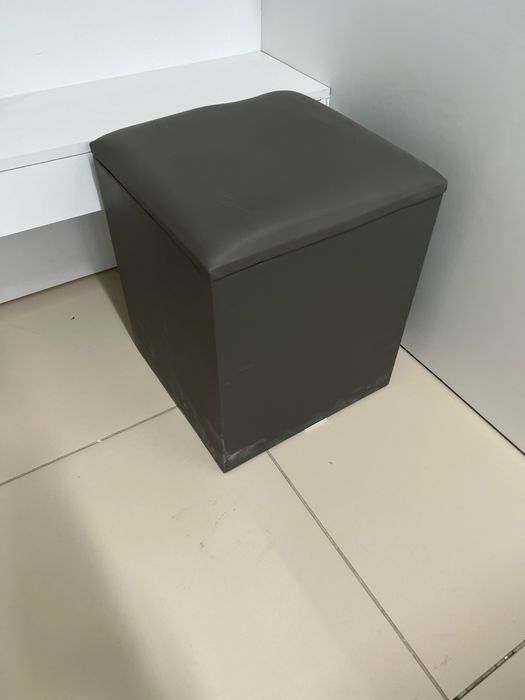 Пуфик серый в отличном состоянии