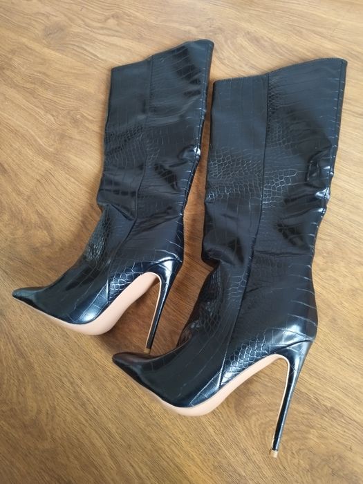 Продавам чисто нови дамски ботуши