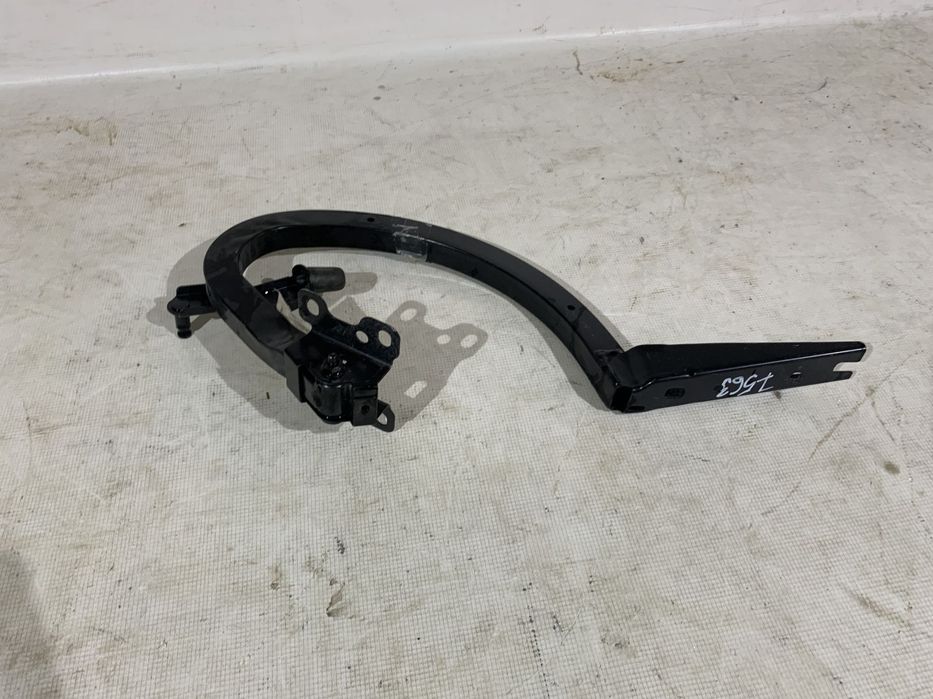 Balama capota portbagaj stanga, Audi A4, B9, Berlina Sedan, 2016, 2017, 2018, 2019, 2020, 2021, 2022, 2023, cod origine OE 8W5827301A.