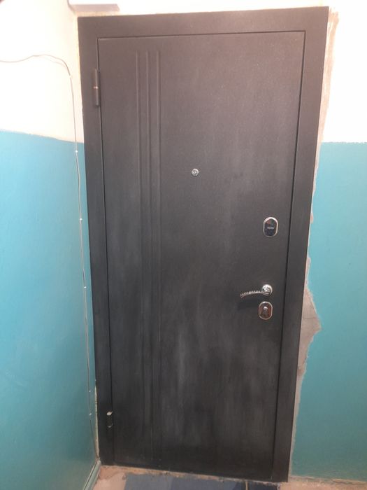 Продам дверь входную