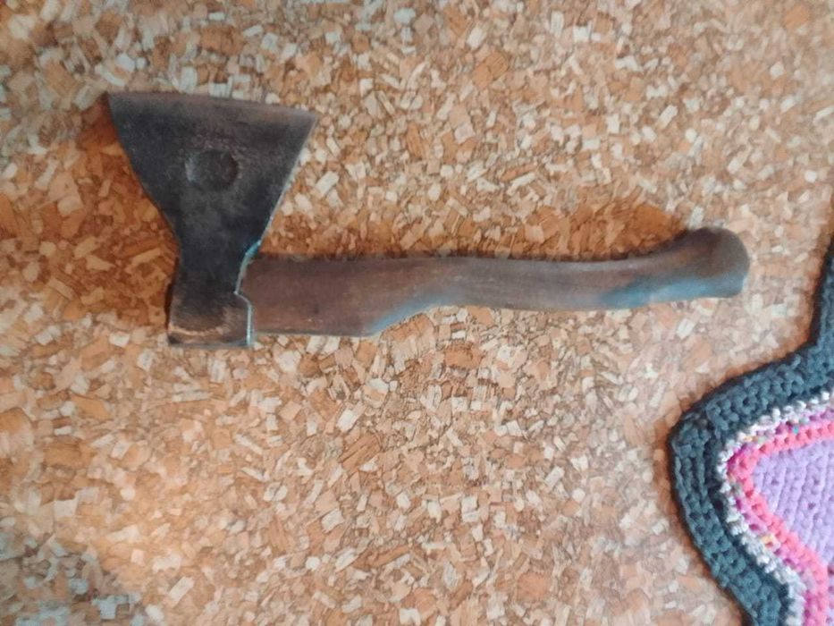 Продам Топор СССР НАДЕЖНЫЙ,средний.