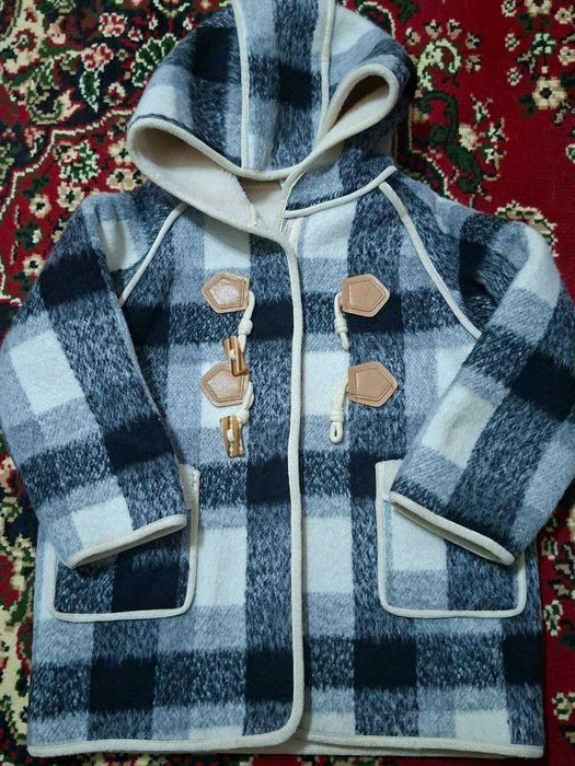 Стильное зимнее пальто на мальчика или девочку и шарф кашемир