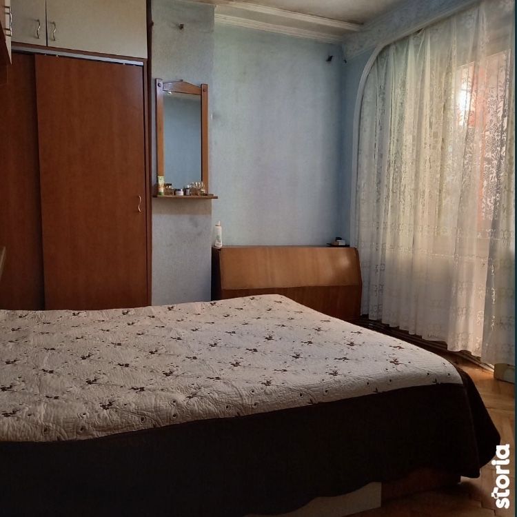 Direct proprietar: apartament 3 camere, decomandat, 2 balcoane, 75mp