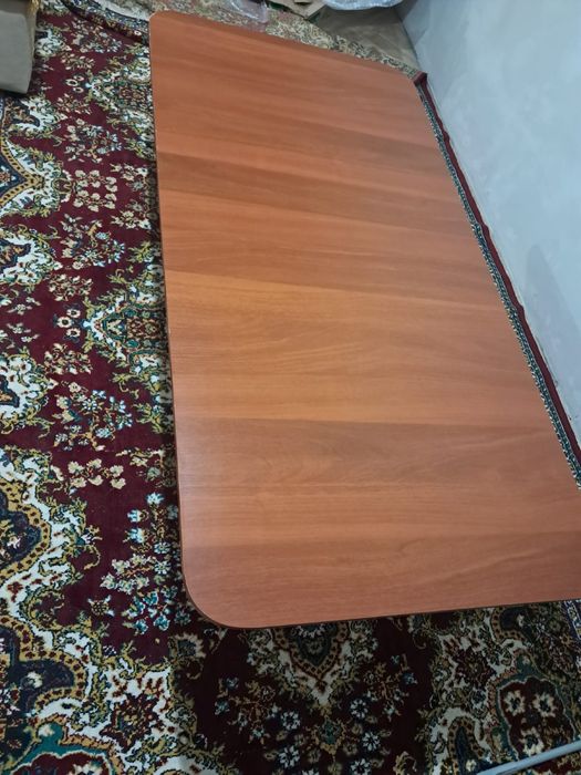 Прочный стол,в отличном состояние