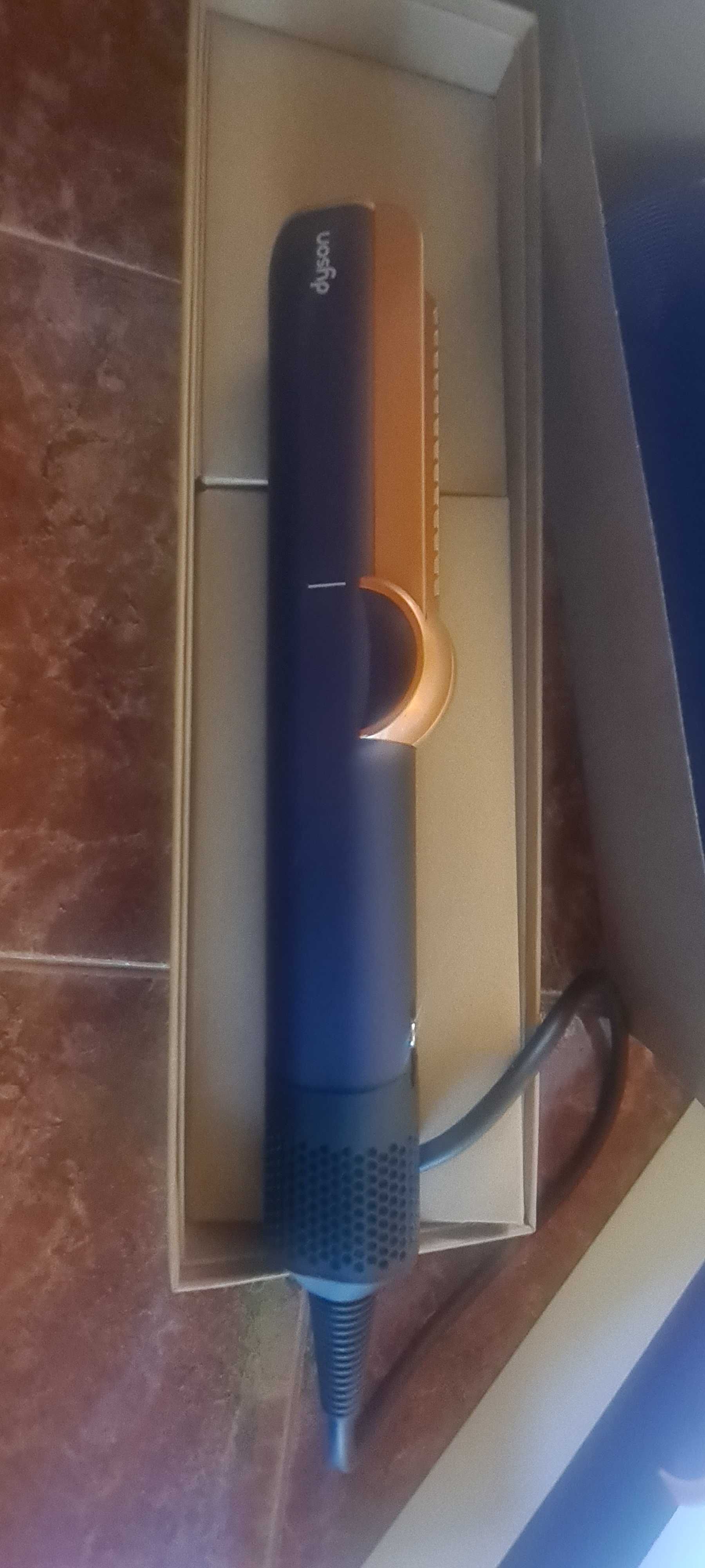 Dyson Airstrait HT01