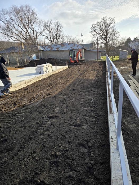 Inchiriere miniexcavator