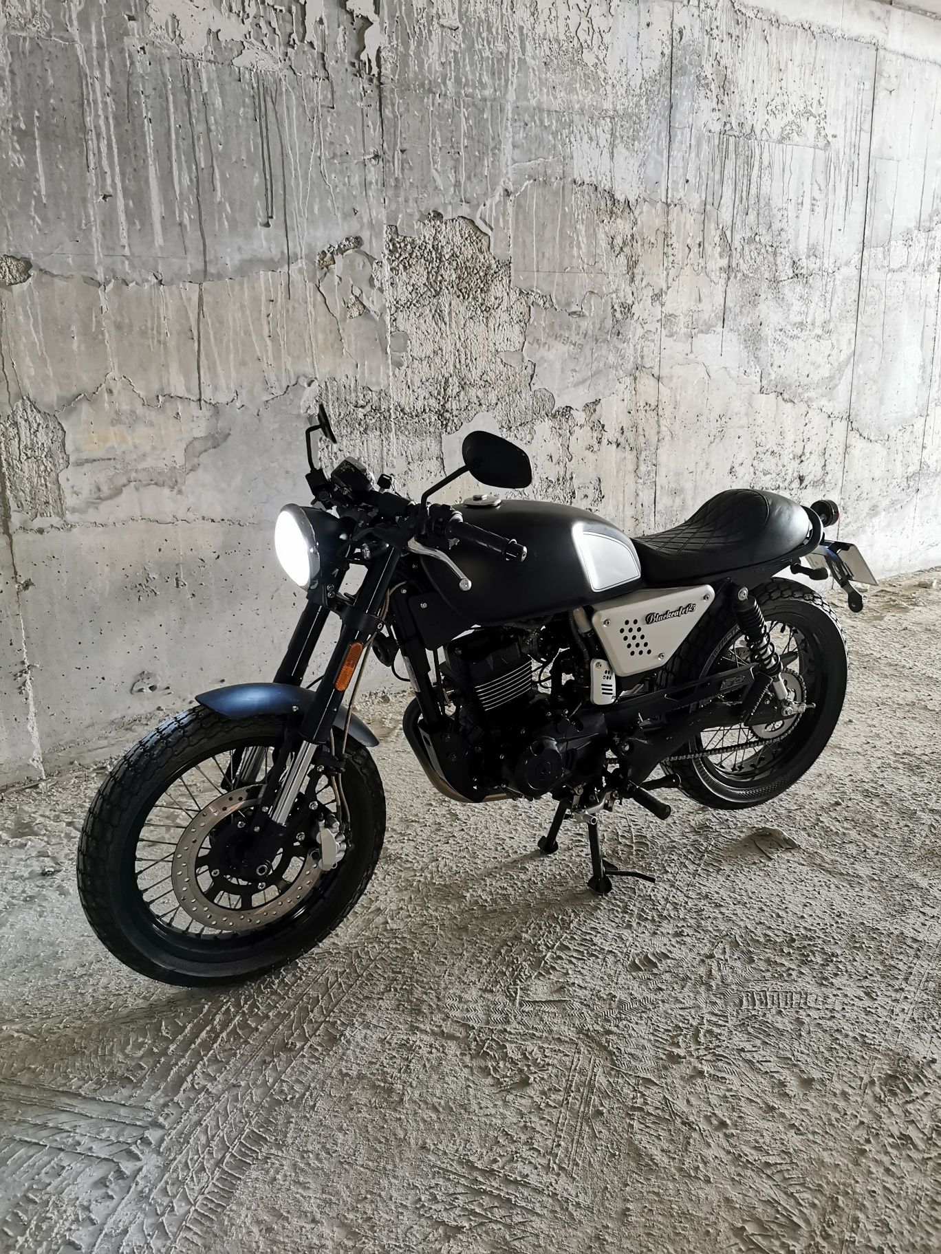 Hanway Blacк Cafе  125