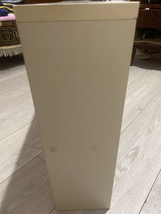 Vand etajera suspendata