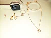 Set Bijuterii Elegant (Colier + Brățară + Cercei Fluture) + Ceas LED C